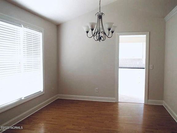 3rd image of 629 Alexandria Ln