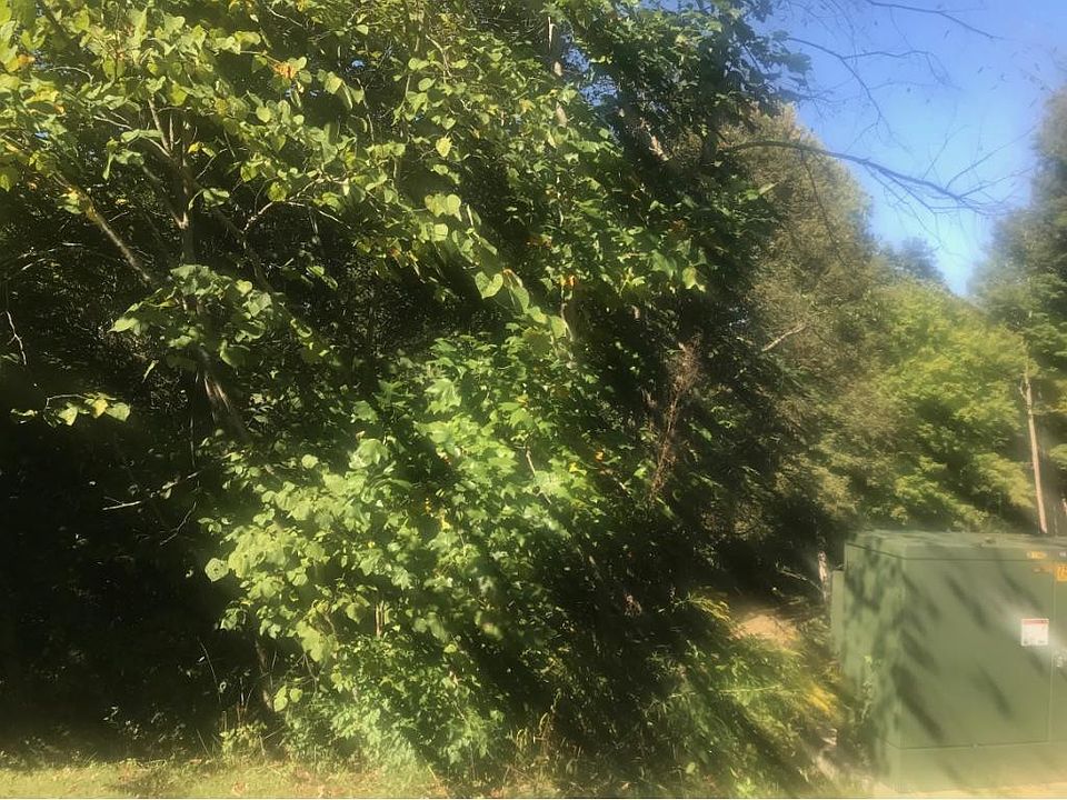 2nd image of 8 Green Valley Ct