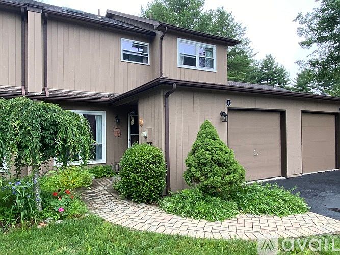 1st image of 6 Pond Dr W