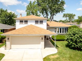 9332 S Moody Ave, Oak Lawn, IL 60453