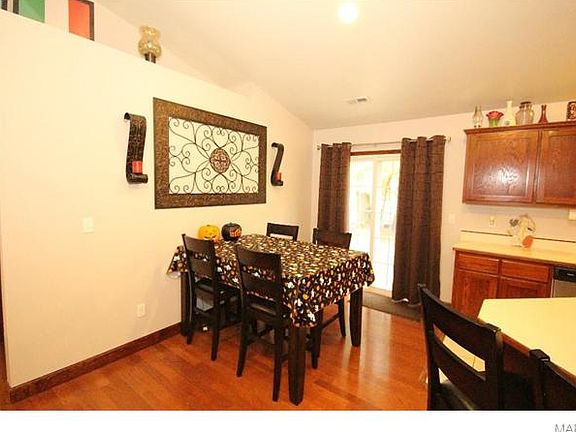 3rd image of 8 Dogwood Ct