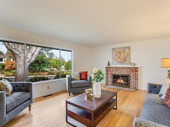 3rd image of 119 Newell Ct