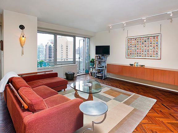 2nd image of 216-218 E 47th St #24A