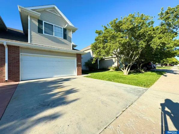 8941 Venice Ln, Lincoln, NE 68526