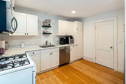 14 Randall Ave #1 — Photo 4