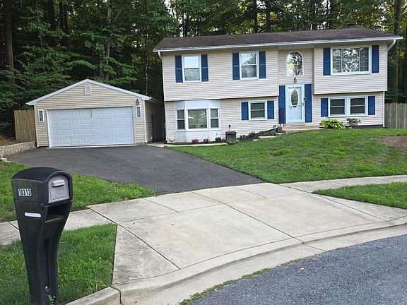 3rd image of 10313 King Richard Pl