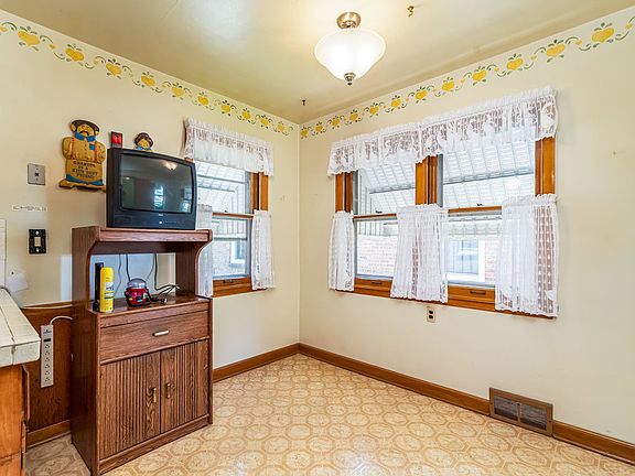 4th image of 4784 N Elkhart Ave