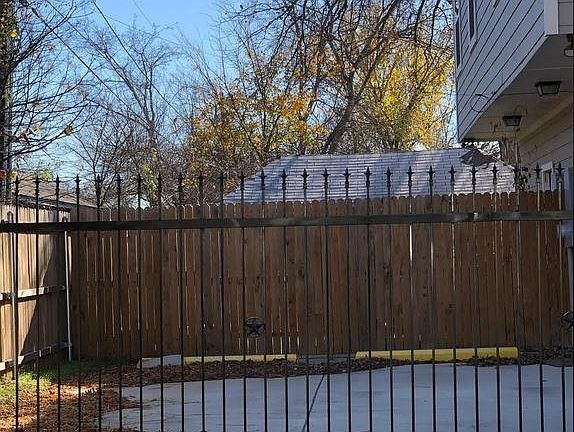 3rd image of 2001 S Jennings Ave
