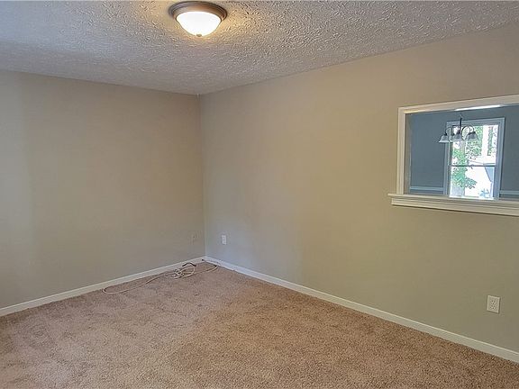 3rd image of 221 Remington Dr