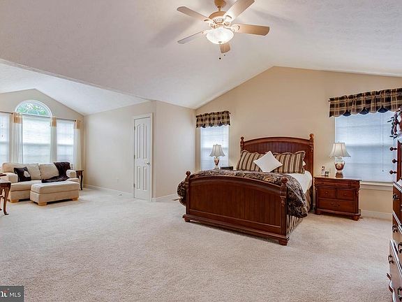 5th image of 403 Campus Hills Dr