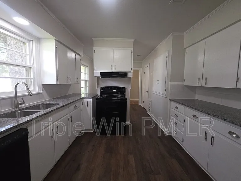318 W Bell St — Photo 17