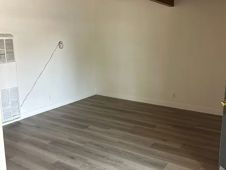 14666 Blythe St — Photo 2