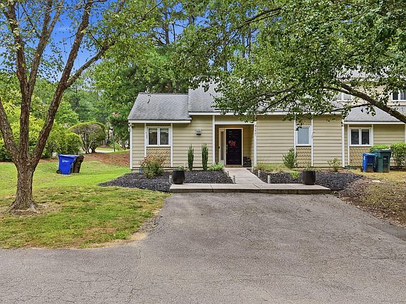 3rd image of 4221 Pin Oak Dr
