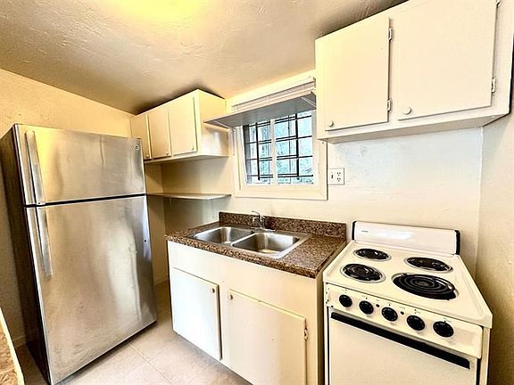 3rd image of 515 48th St #1/2