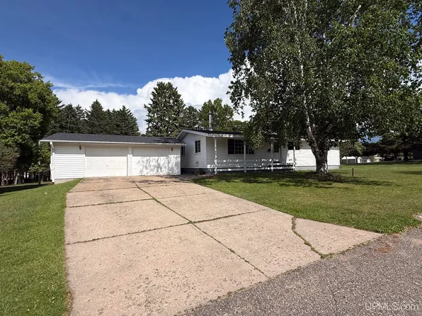 345 Grant St, Kingsford, MI 49802