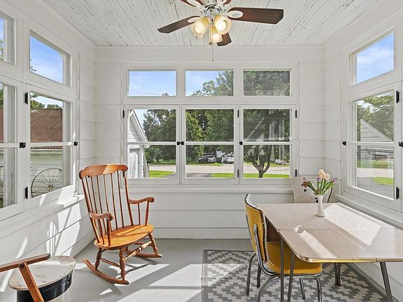 5th image of 409 W Clark STREET