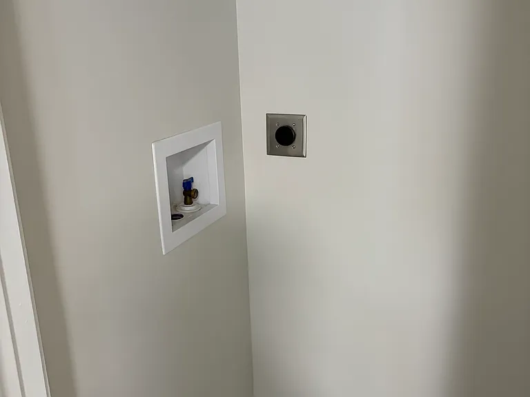 Parkway Apartments — Photo 10