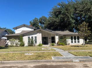 8402 Braesdale Ln, Houston, TX 77071