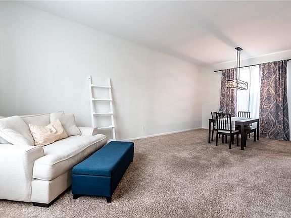 4th image of 942 Evergreen Park Ln