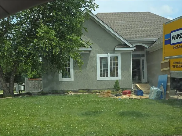 675 S Evergreen St, Gardner, KS 66030
