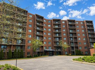 1 Bloomingdale Pl APT 100, Bloomingdale, IL 60108
