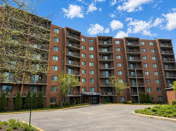 1 Bloomingdale Pl APT 103, Bloomingdale, IL 60108