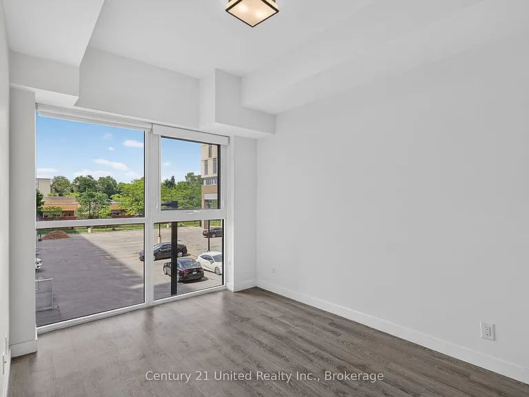 100 Bond St E #422 — Photo 7