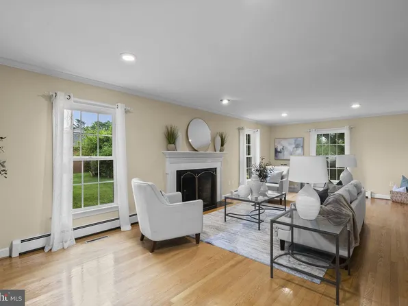 17701 Stoneridge Dr, Gaithersburg, MD 20878