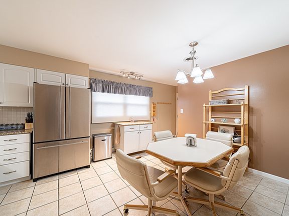 4th image of 1353 Oakwood Blvd