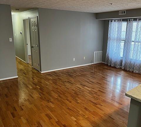 5th image of 811 Deering Rd #7F