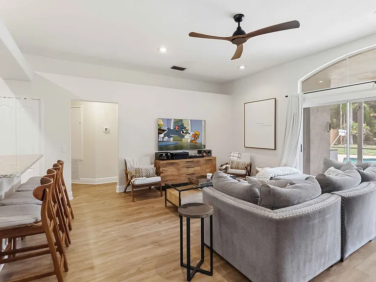 5028 Southampton Cir — Photo 8