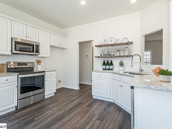 5th image of 205 Crown Empire Ct