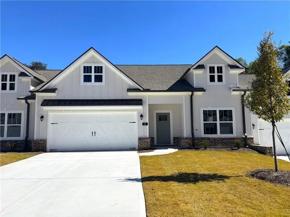 57 Village Ct #6, Cleveland, GA 30528