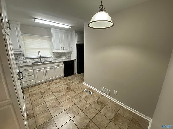 5th image of 1515 Club View Dr NW