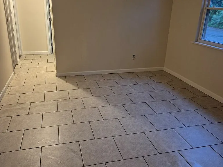 224 Becker Dr — Photo 2