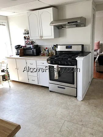 4 bed, 1.0 bath, 1200 sqft, $4,400 — Photo 4