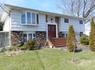 98 Stone Blvd, Massapequa, NY 11758