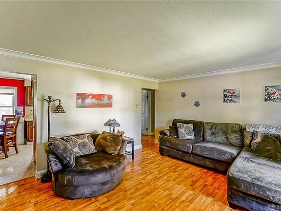 3rd image of 42 East Dr
