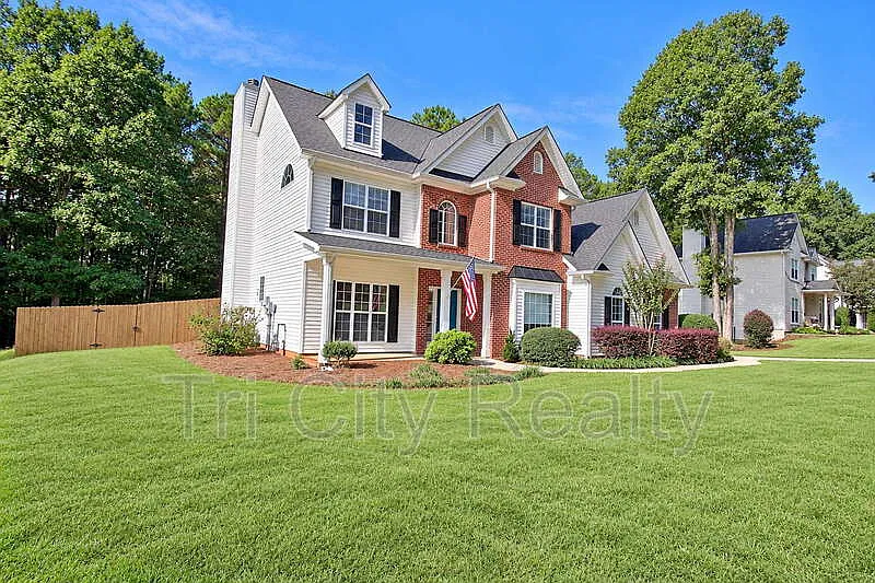 4 bed, 2.5 bath, 2220 sqft, $2,850 — Photo 3