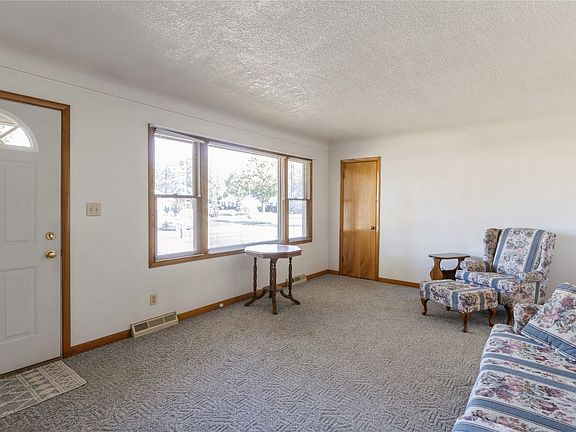 2nd image of 605 N 6th Street Pl
