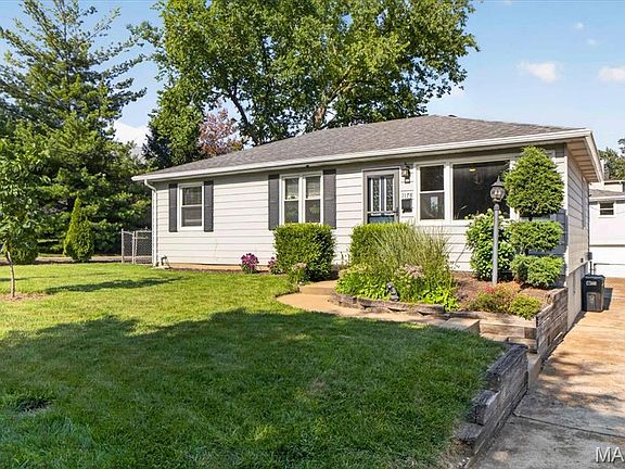 3rd image of 1178 Margaret Ln