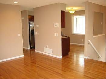 4th image of 906 Russell Ave N