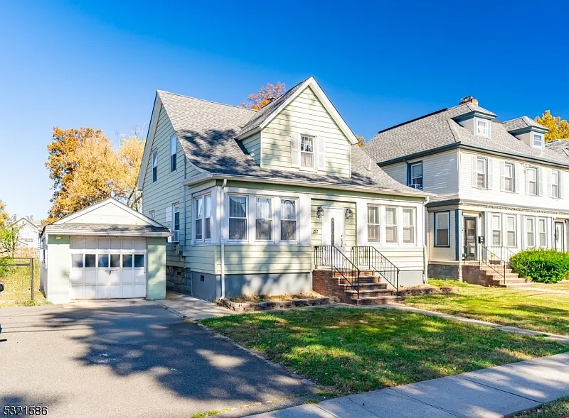 127 E Grant Ave photo 1