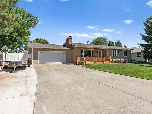 3rd image of 3129 Lampman Dr