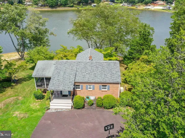 285 Lakeview Cir, Louisa, VA 23093