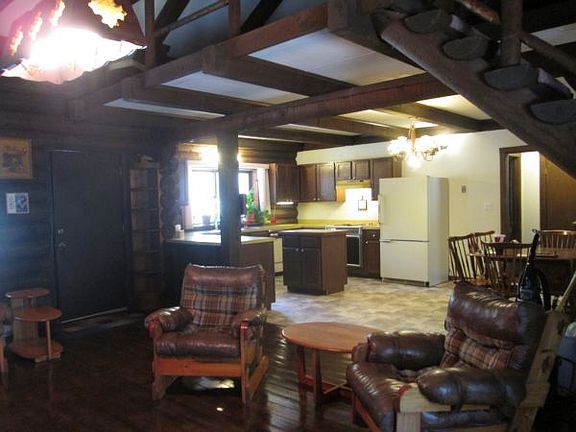 4th image of 840 Little Lion Ln