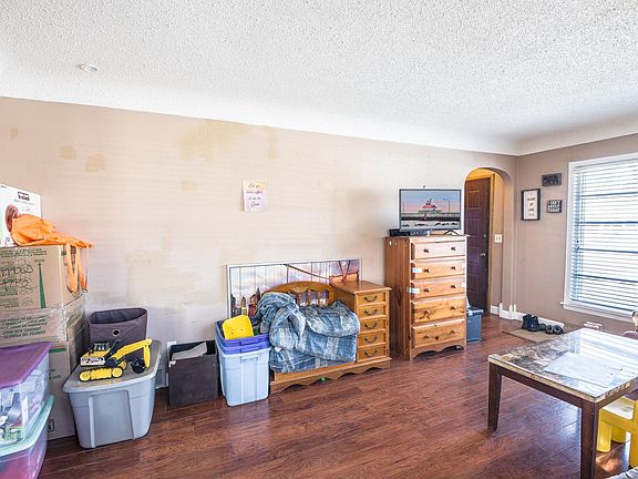 5th image of 237 23rd Ave N