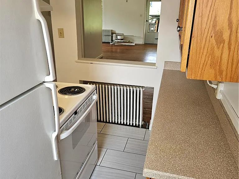 322 E Market St — Photo 8