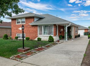 8837 Oriole Ave, Morton Grove, IL