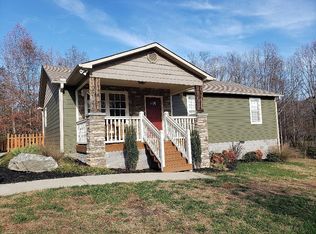 450 Lindsey Lake Rd, Travelers Rest, SC 29690